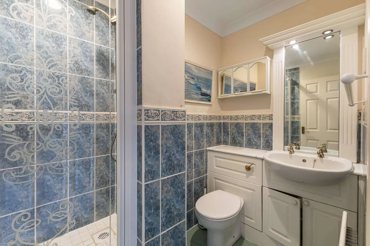 Bayshill Lane, Cheltenham, Gloucestershire, GL50 3AX, photo 12