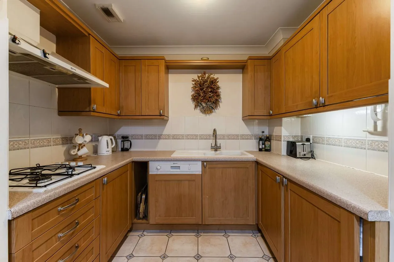 Bayshill Lane, Cheltenham, Gloucestershire, GL50 3AX, photo 4