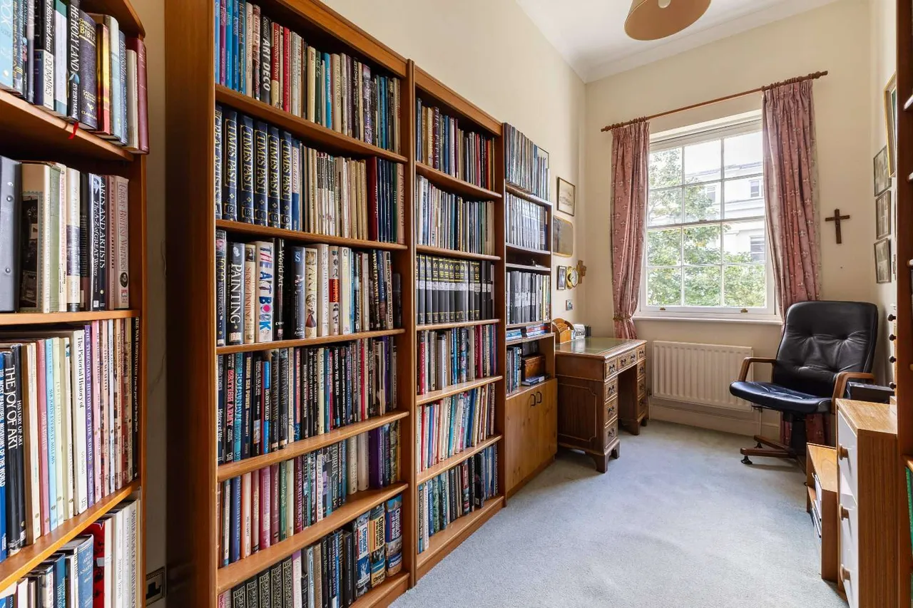 Bayshill Lane, Cheltenham, Gloucestershire, GL50 3AX, photo 11