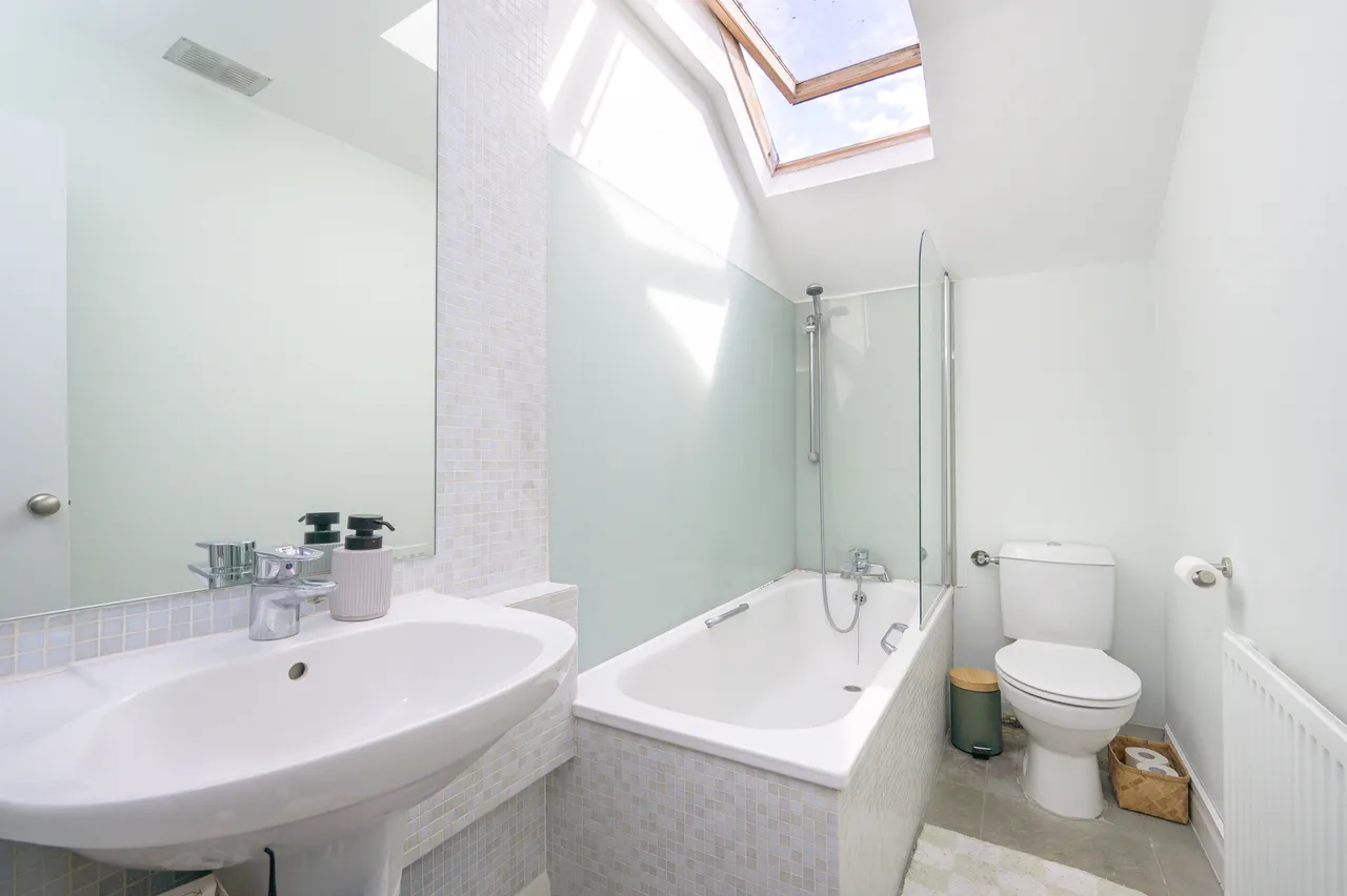 Flat 8, 14 Acol Road, London, photo 5