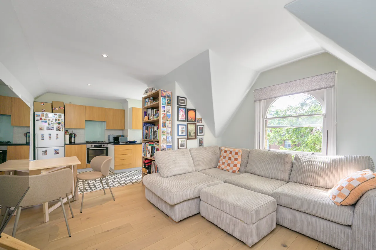 Flat 8, 14 Acol Road, London, photo 2