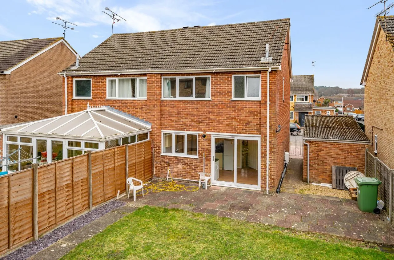 Oak Avenue, Owlsmoor, photo 2