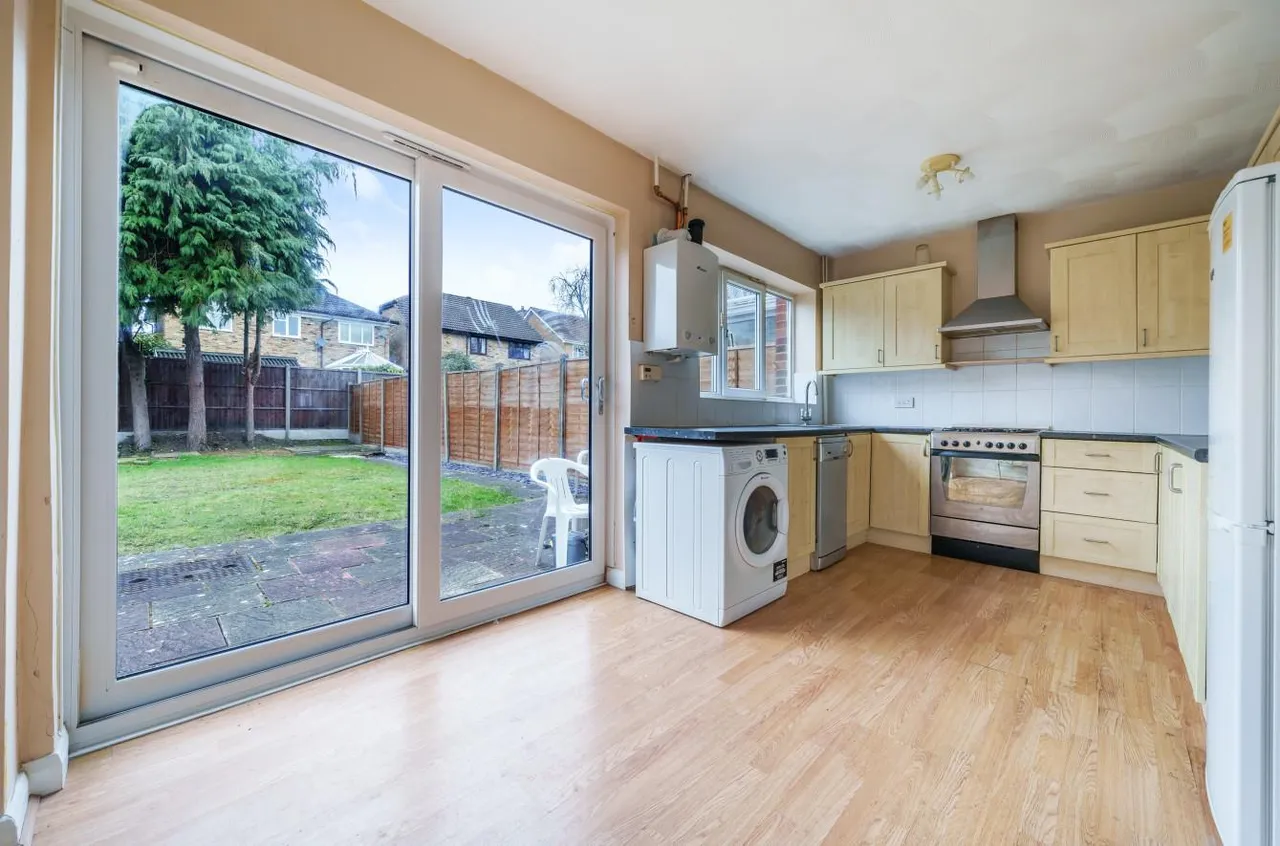 Oak Avenue, Owlsmoor, photo 4