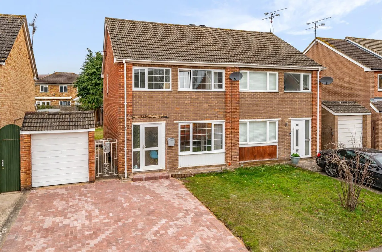 3 bed house for sale, Oak Avenue, Owlsmoor