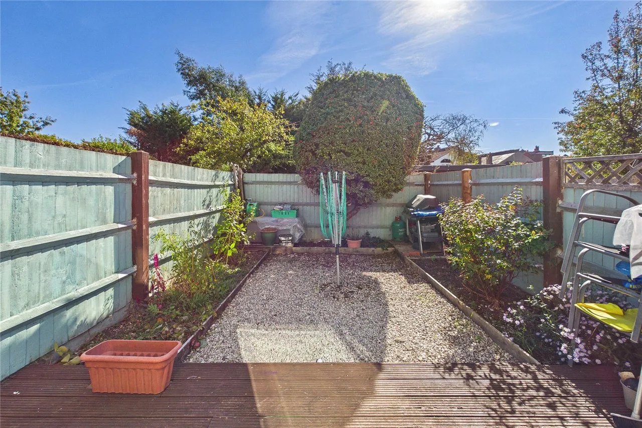 2 bed house to rent, Baldry Gardens, London, SW16