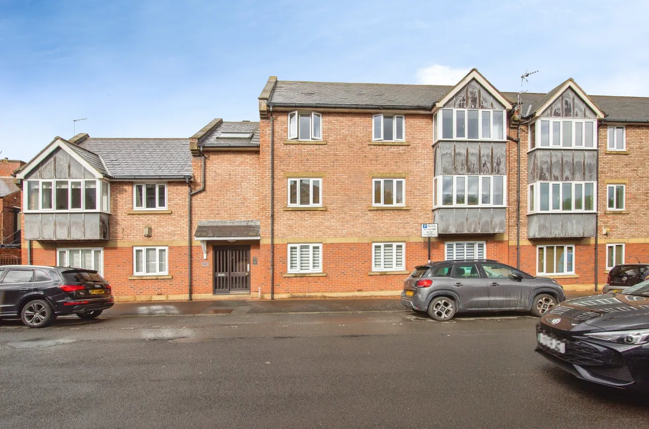 2 bed flat for sale — Oxford Street, North Shields