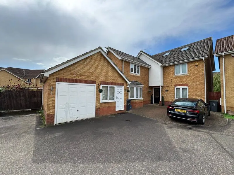 6 bed house for sale — Morgan Close, Luton LU4 9GN