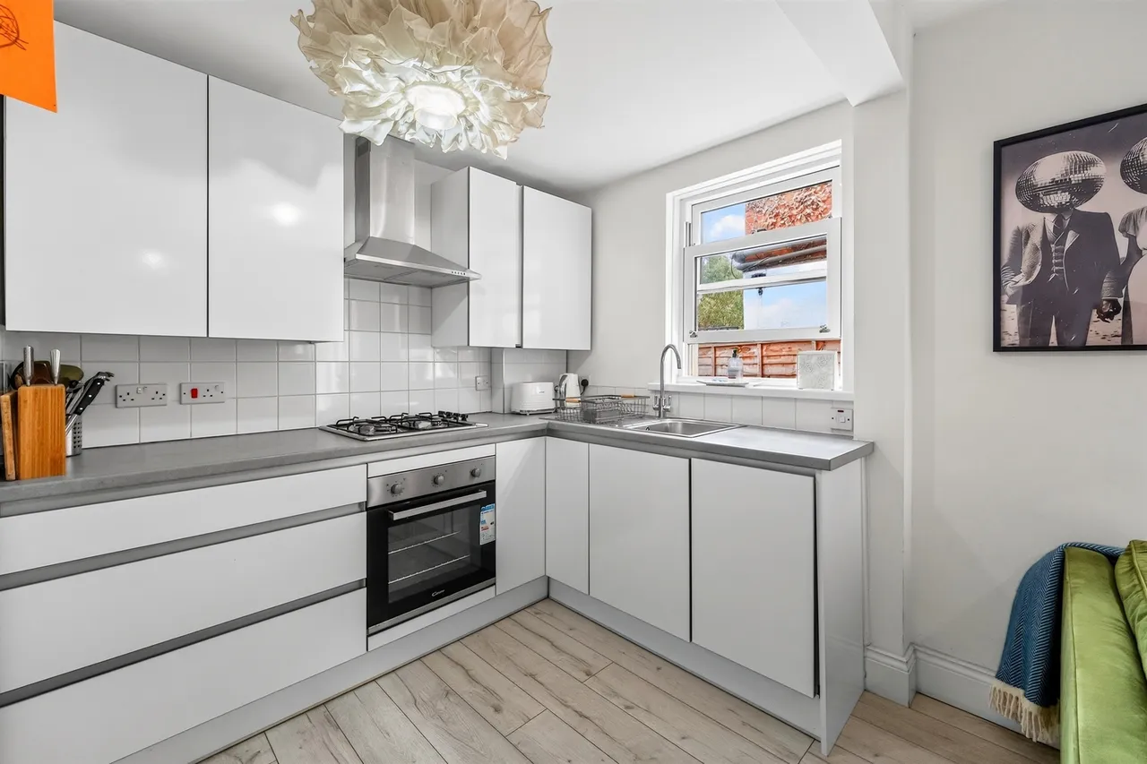 Oaklands Grove, London, photo 5