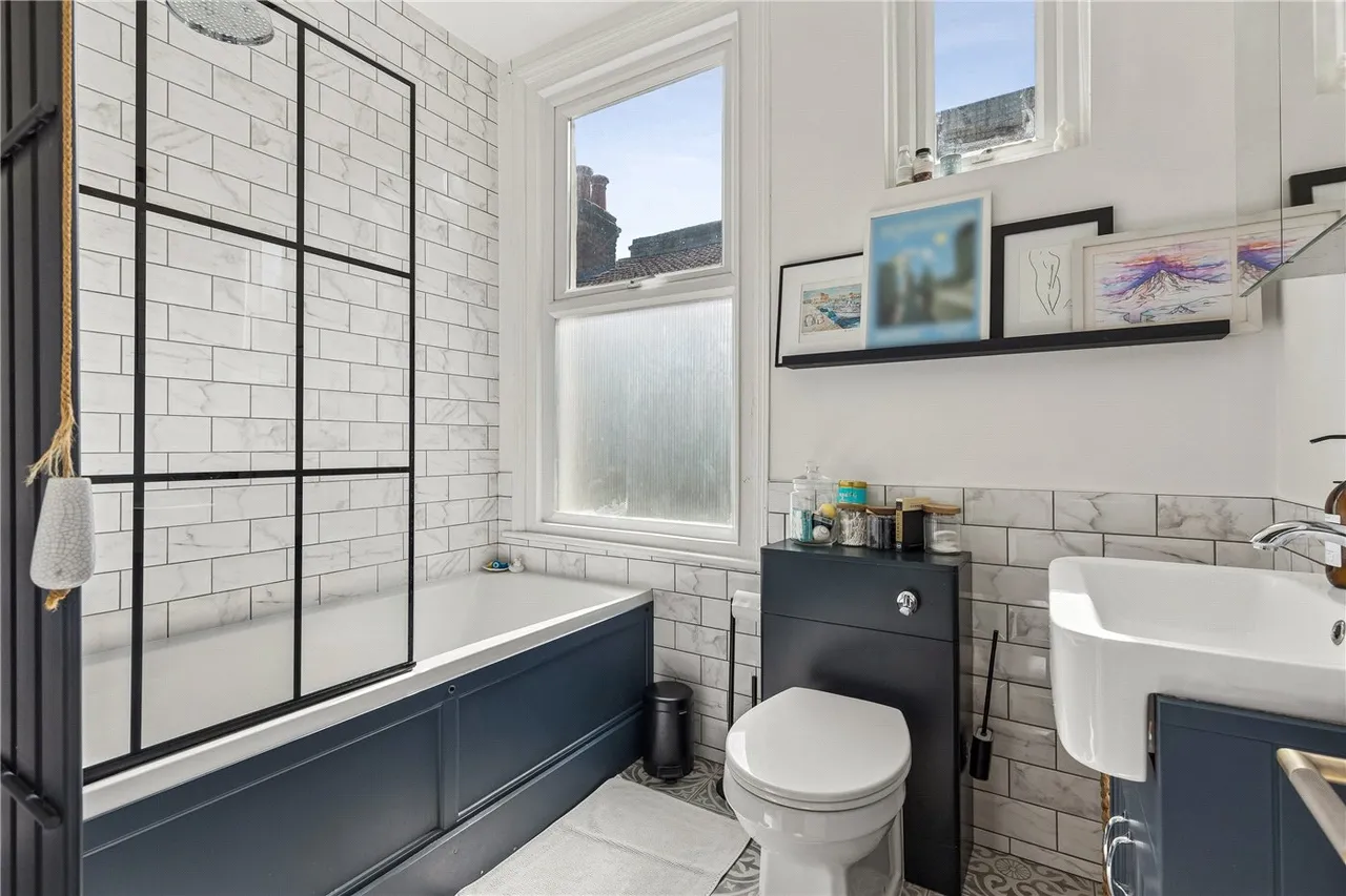 3 bed flat for sale — Kettering Street, London, SW16