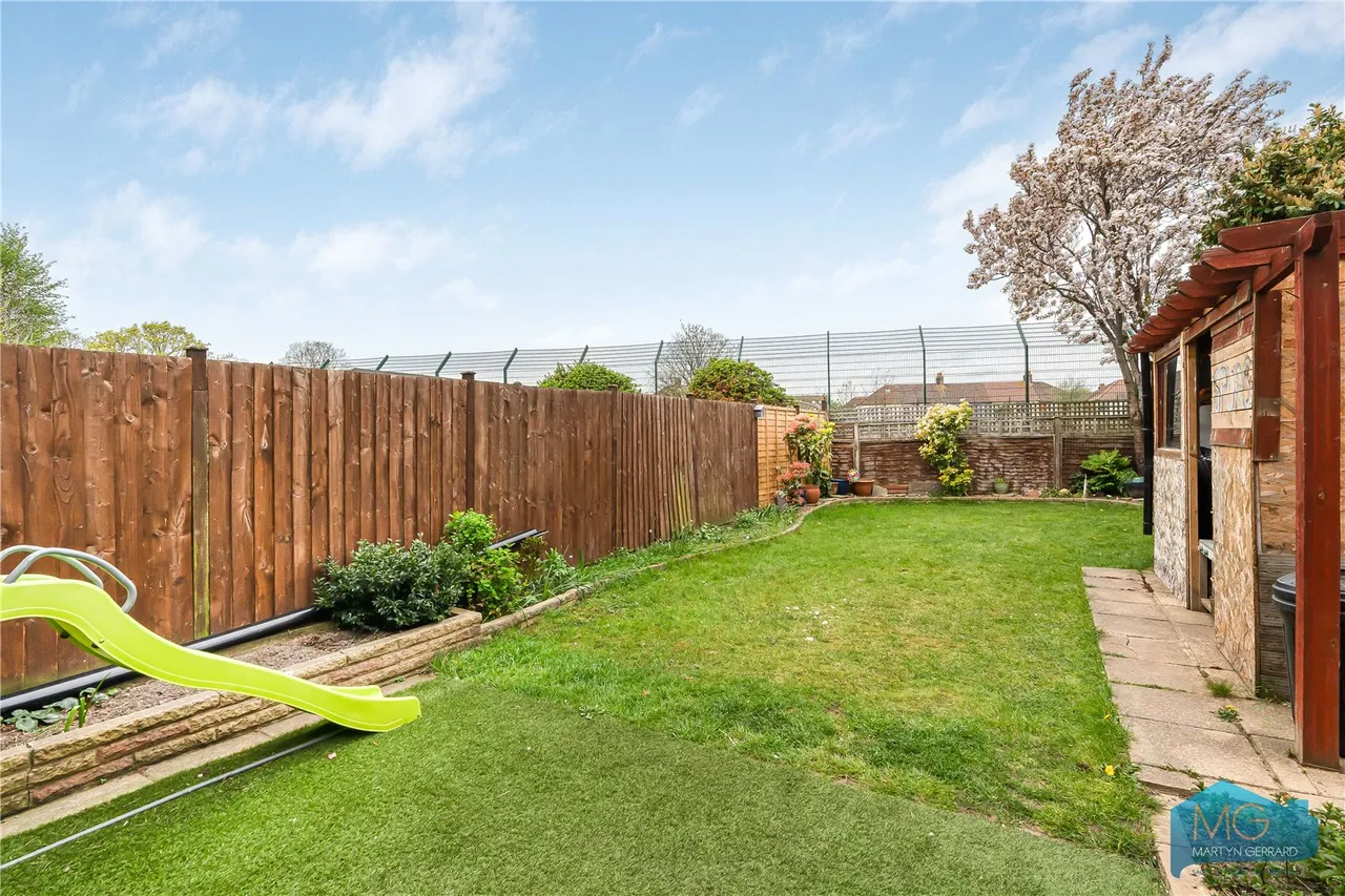 Huxley Place, London, N13, photo 21