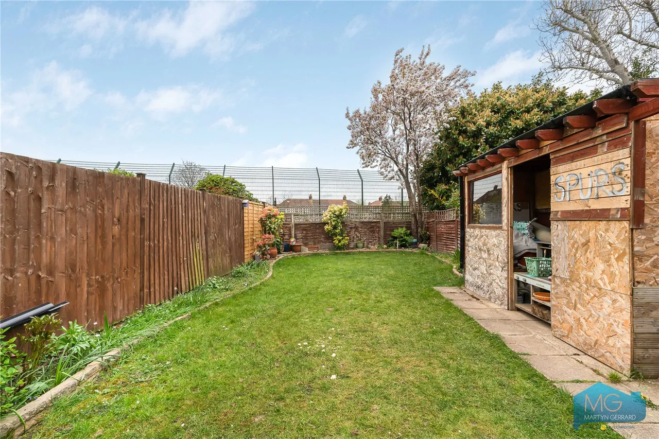 Huxley Place, London, N13, photo 19