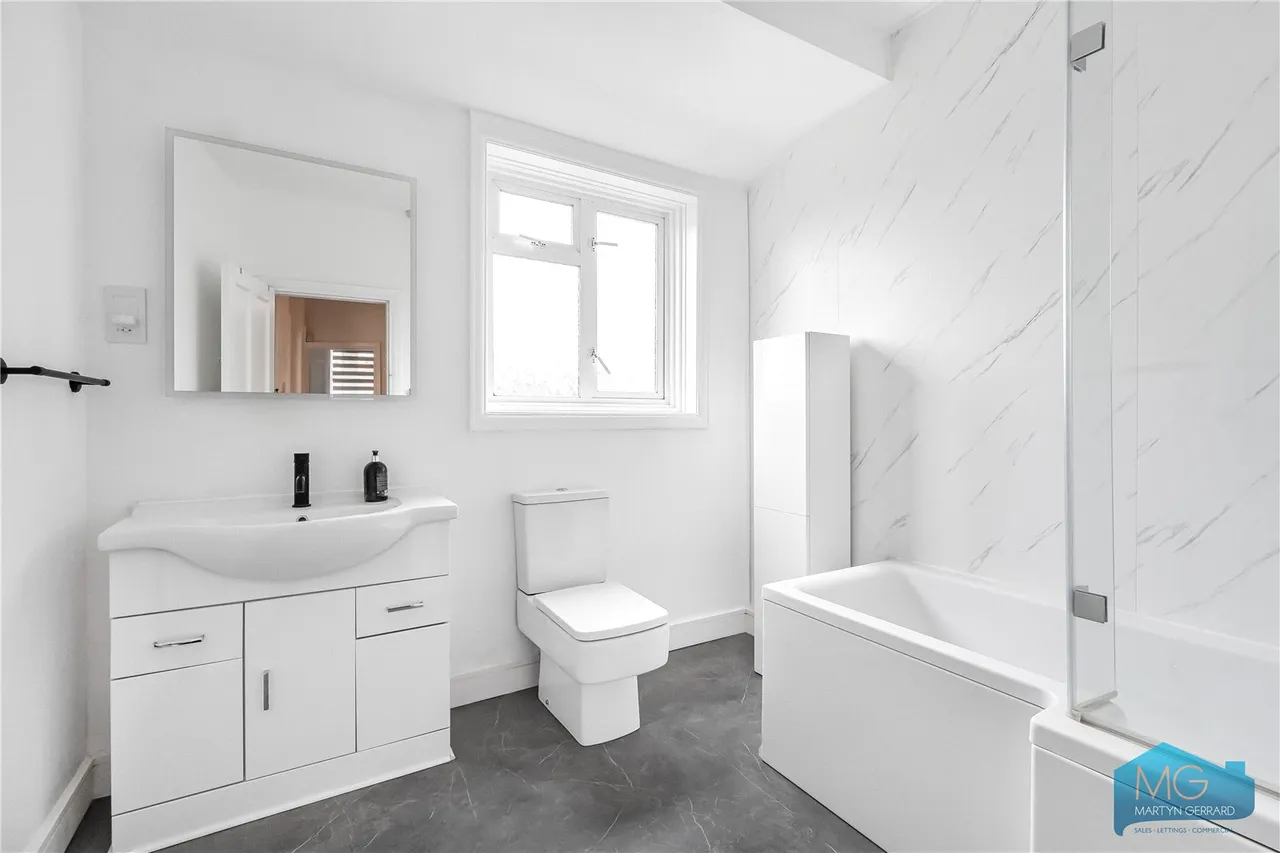 Huxley Place, London, N13, photo 14