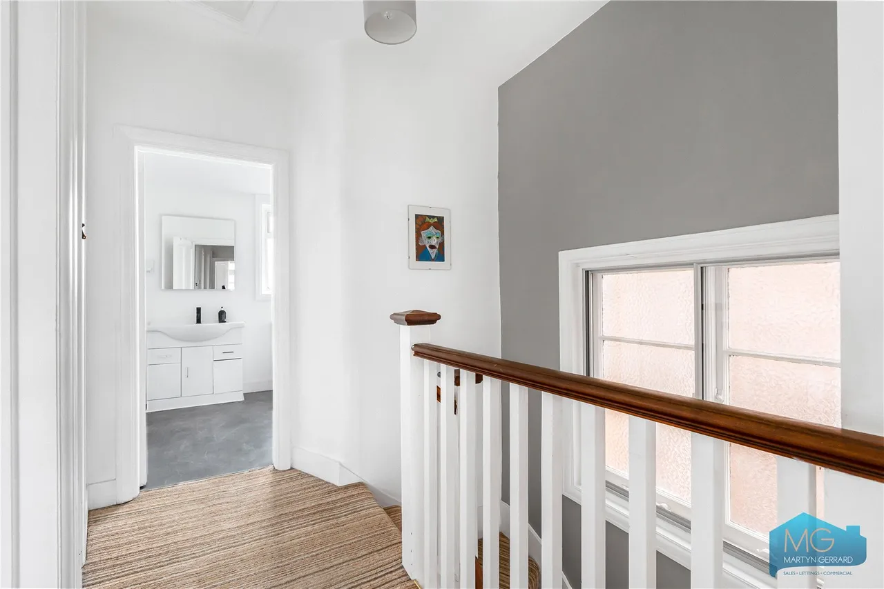 Huxley Place, London, N13, photo 13