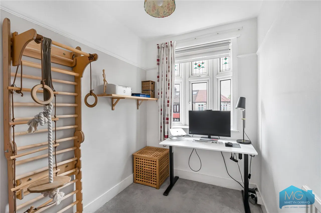 Huxley Place, London, N13, photo 15