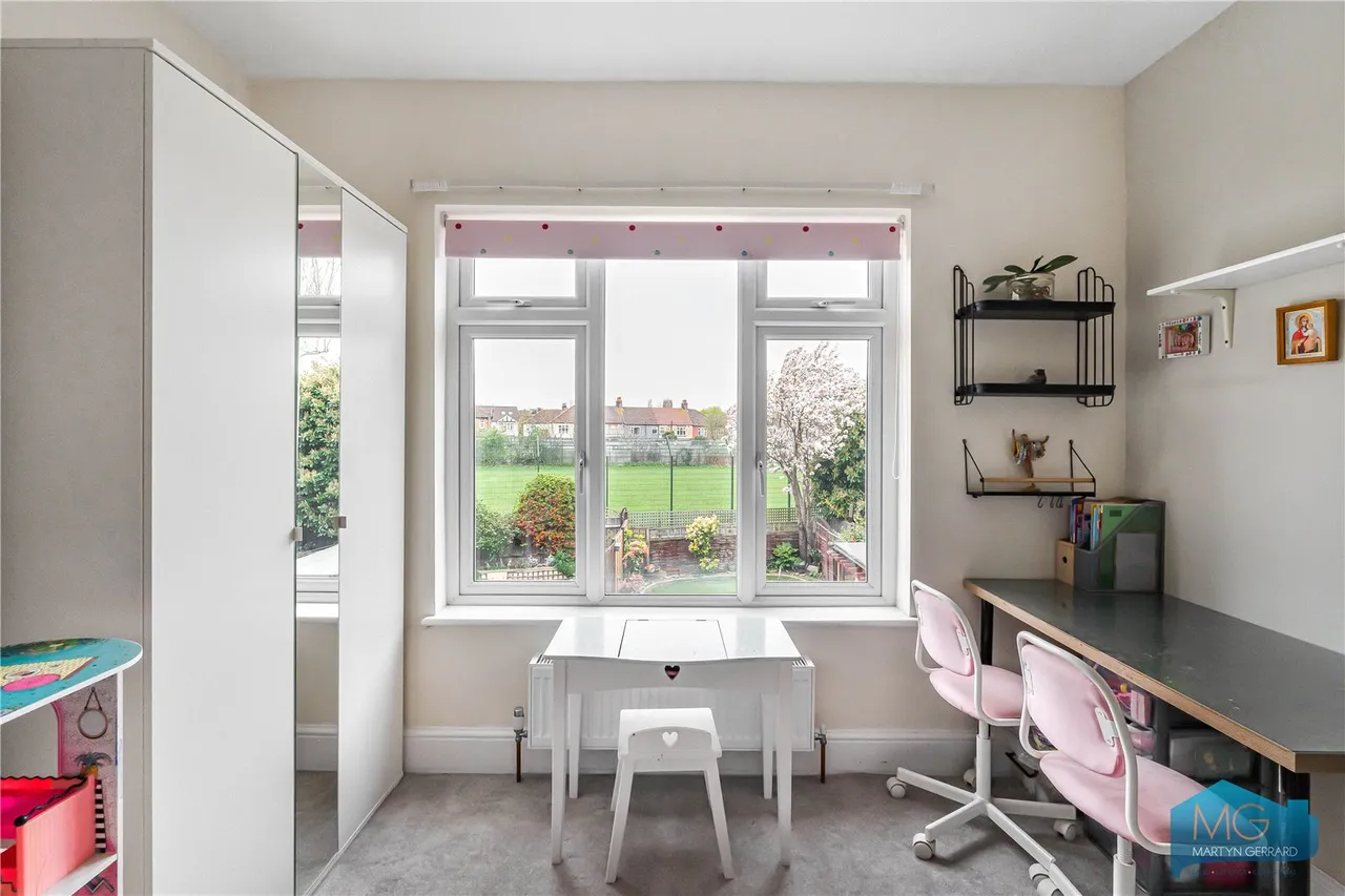 Huxley Place, London, N13, photo 18