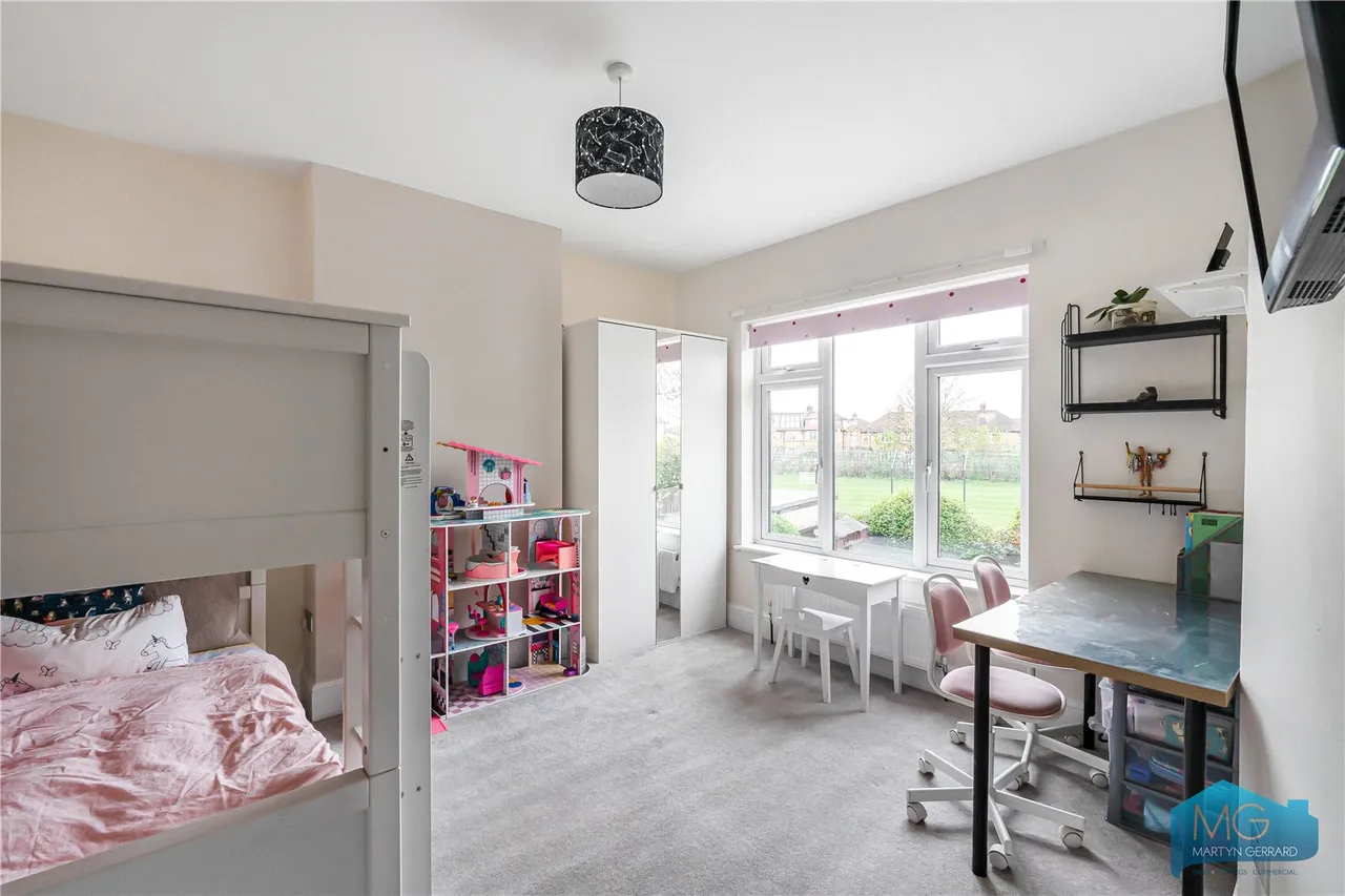 Huxley Place, London, N13, photo 17