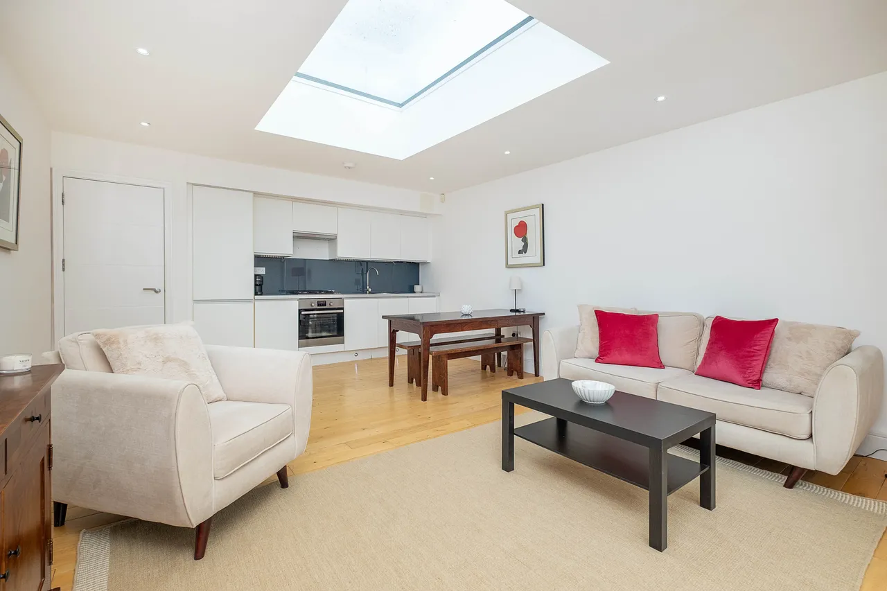 2 bed flat for sale, Allfarthing Lane, London, SW18