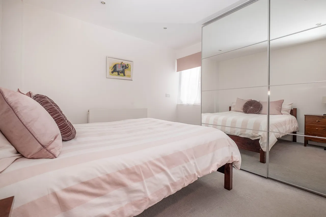 Allfarthing Lane, London, SW18, photo 6