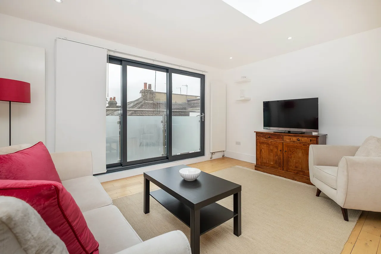 Allfarthing Lane, London, SW18, photo 13
