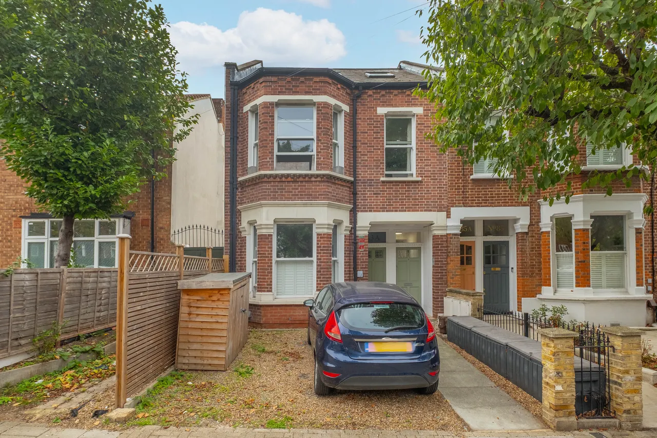 Allfarthing Lane, London, SW18, photo 2
