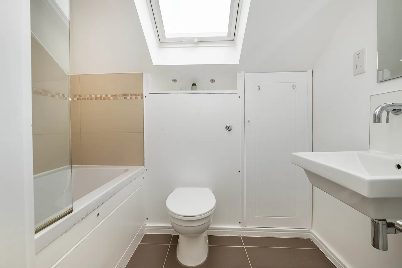 Allfarthing Lane, London, SW18, photo 8