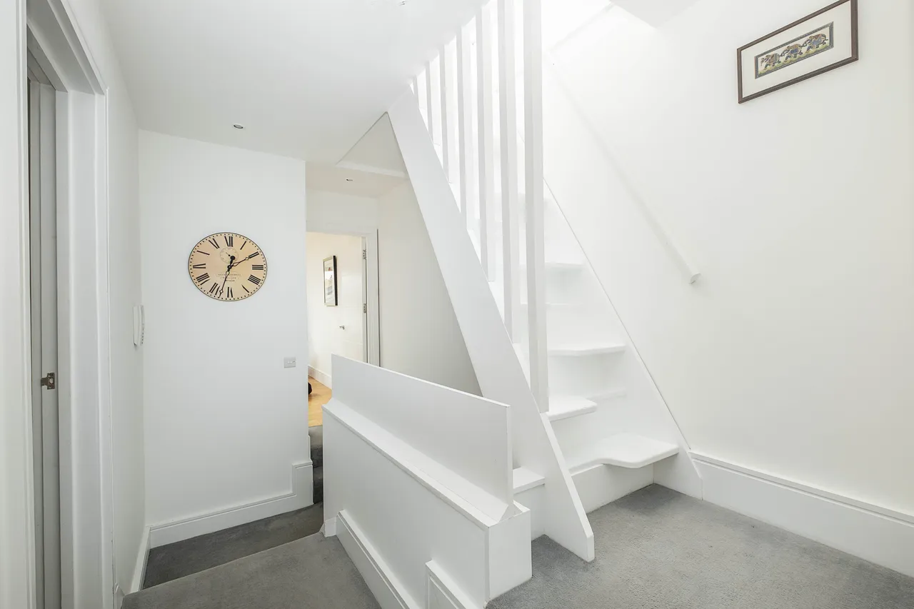 Allfarthing Lane, London, SW18, photo 11