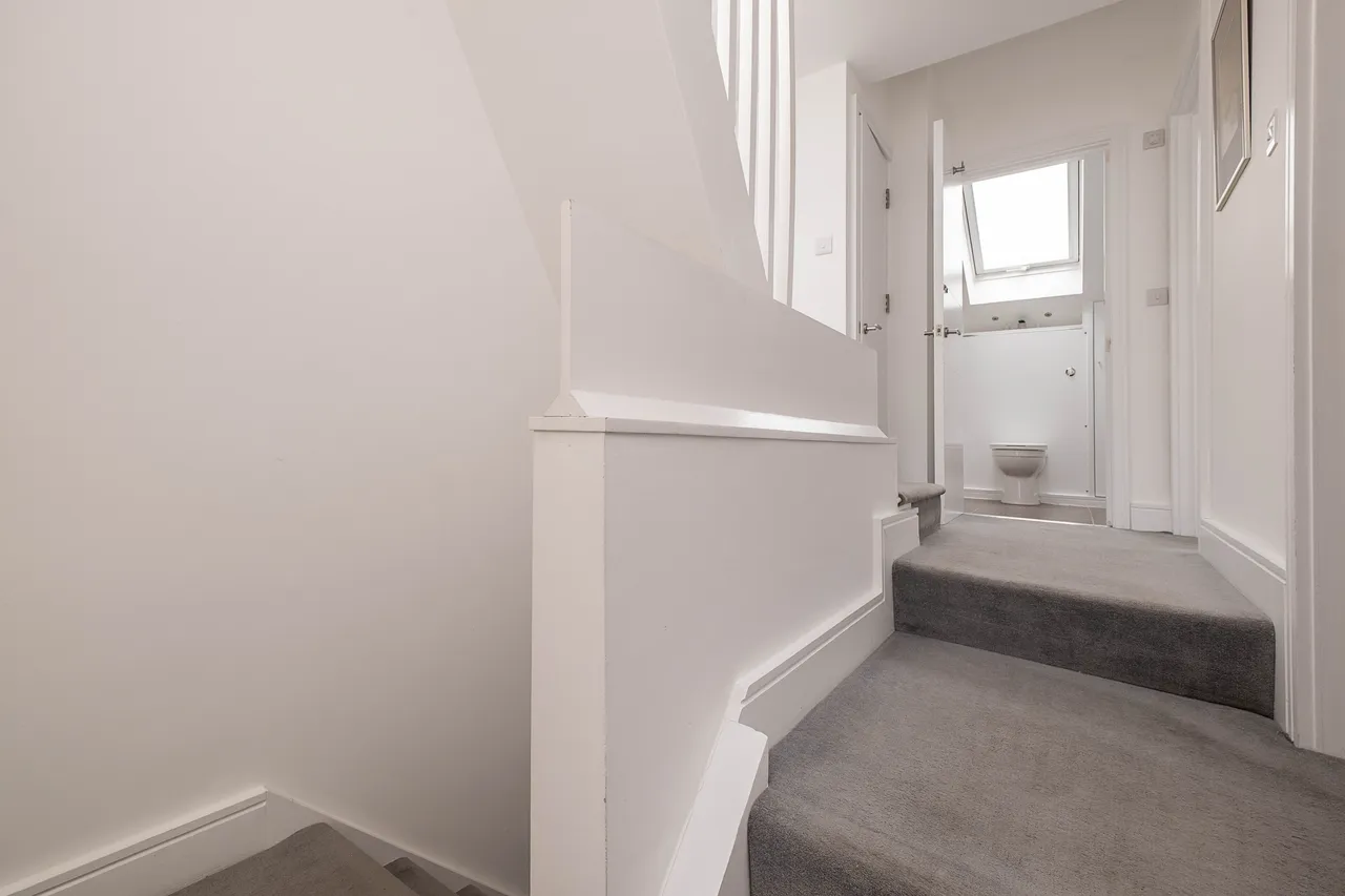 Allfarthing Lane, London, SW18, photo 10