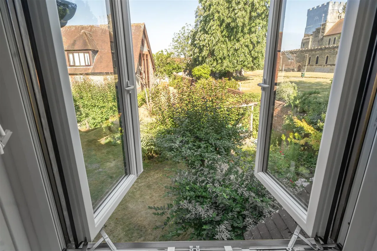 Hylton Road, Petersfield, GU32, photo 9