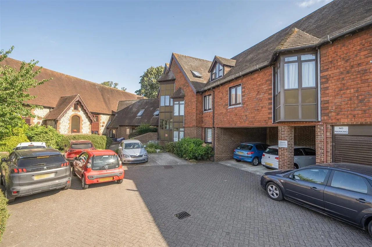 Hylton Road, Petersfield, GU32, photo 12