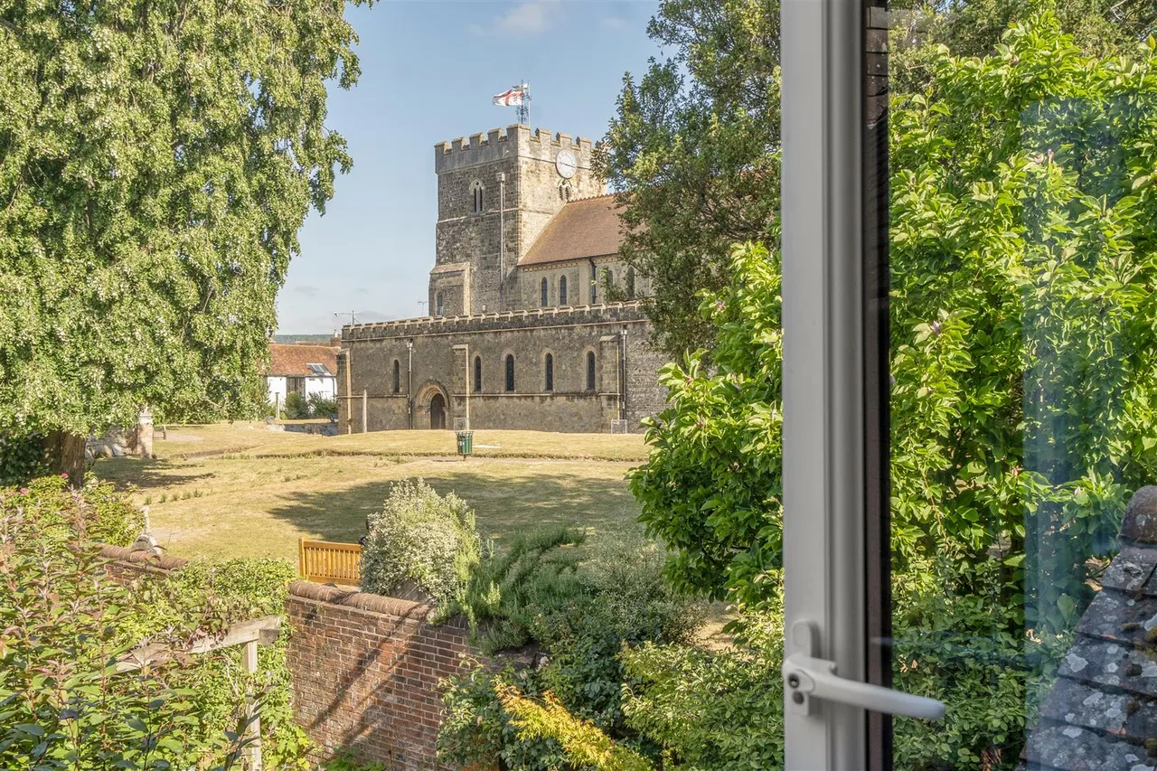 Hylton Road, Petersfield, GU32, photo 11