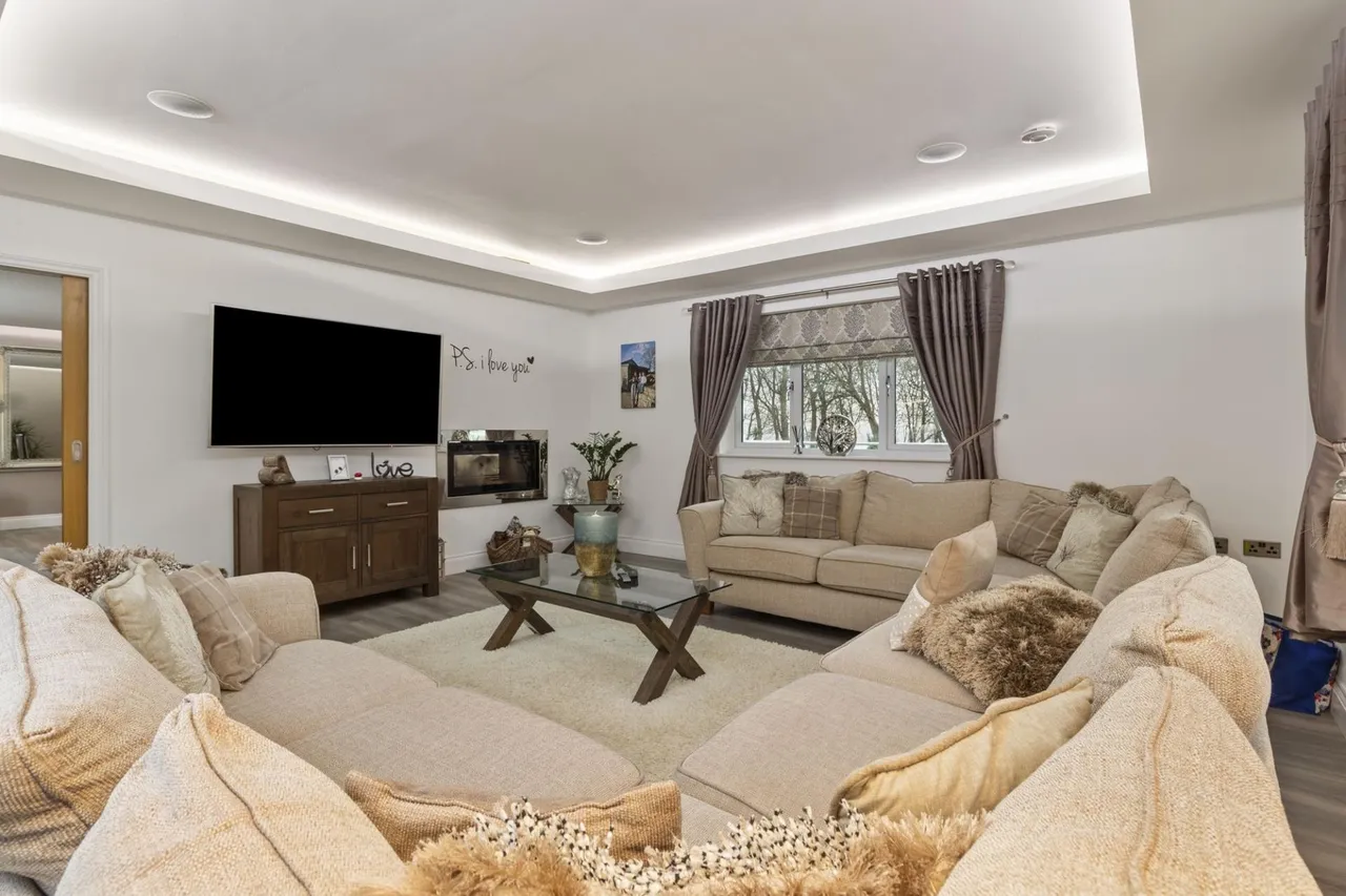 Dimlands Road, Llantwit Major, CF61, photo 8