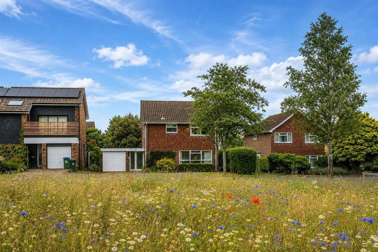 3 bed house for sale — St. Pancras Green, Kingston, BN7 3LH