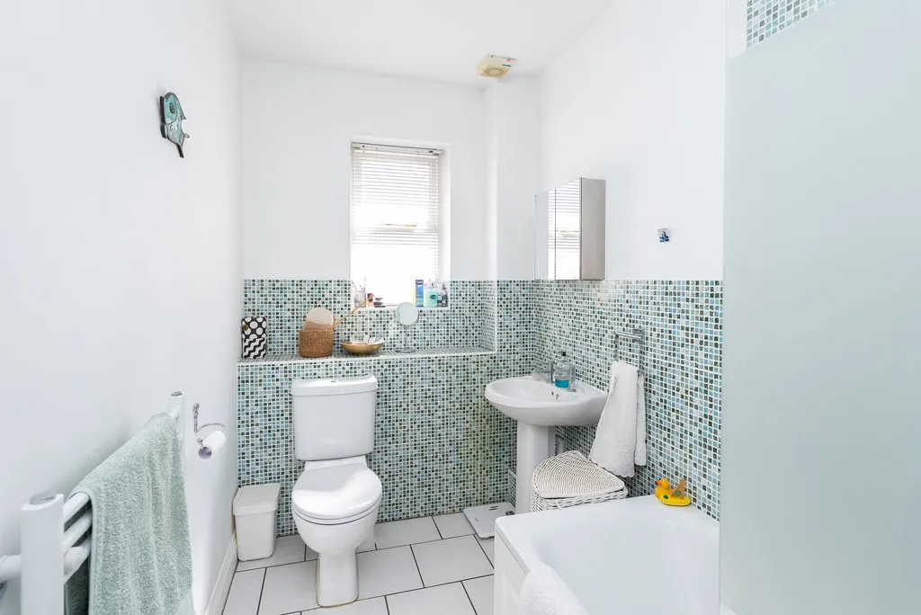 Downsview Gardens, Dorking, RH4, photo 13