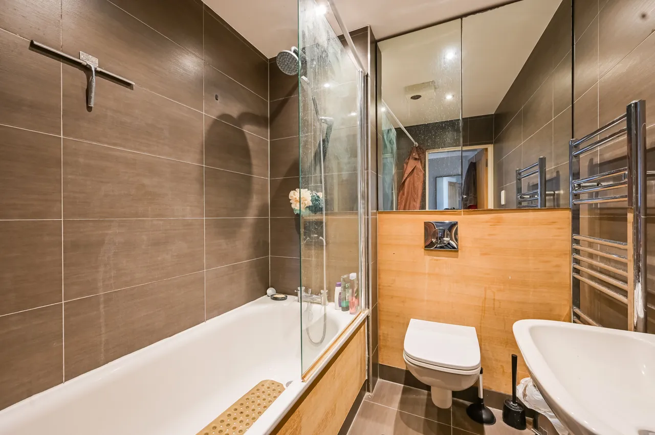 Apartment 4, Skysail Building, 210, Poplar High Street, photo 6