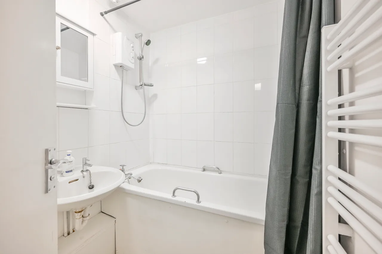 Flat 24, Ben Tillett House, Willow Walk, London, photo 5