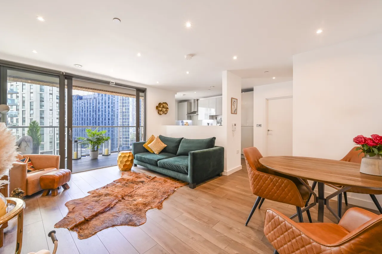 3 bed flat for sale, London, E14