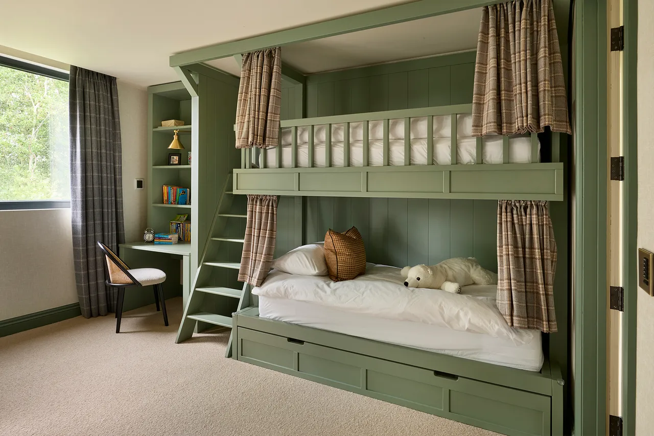 Swan Lake House, The Cotswolds, GL7, photo 6