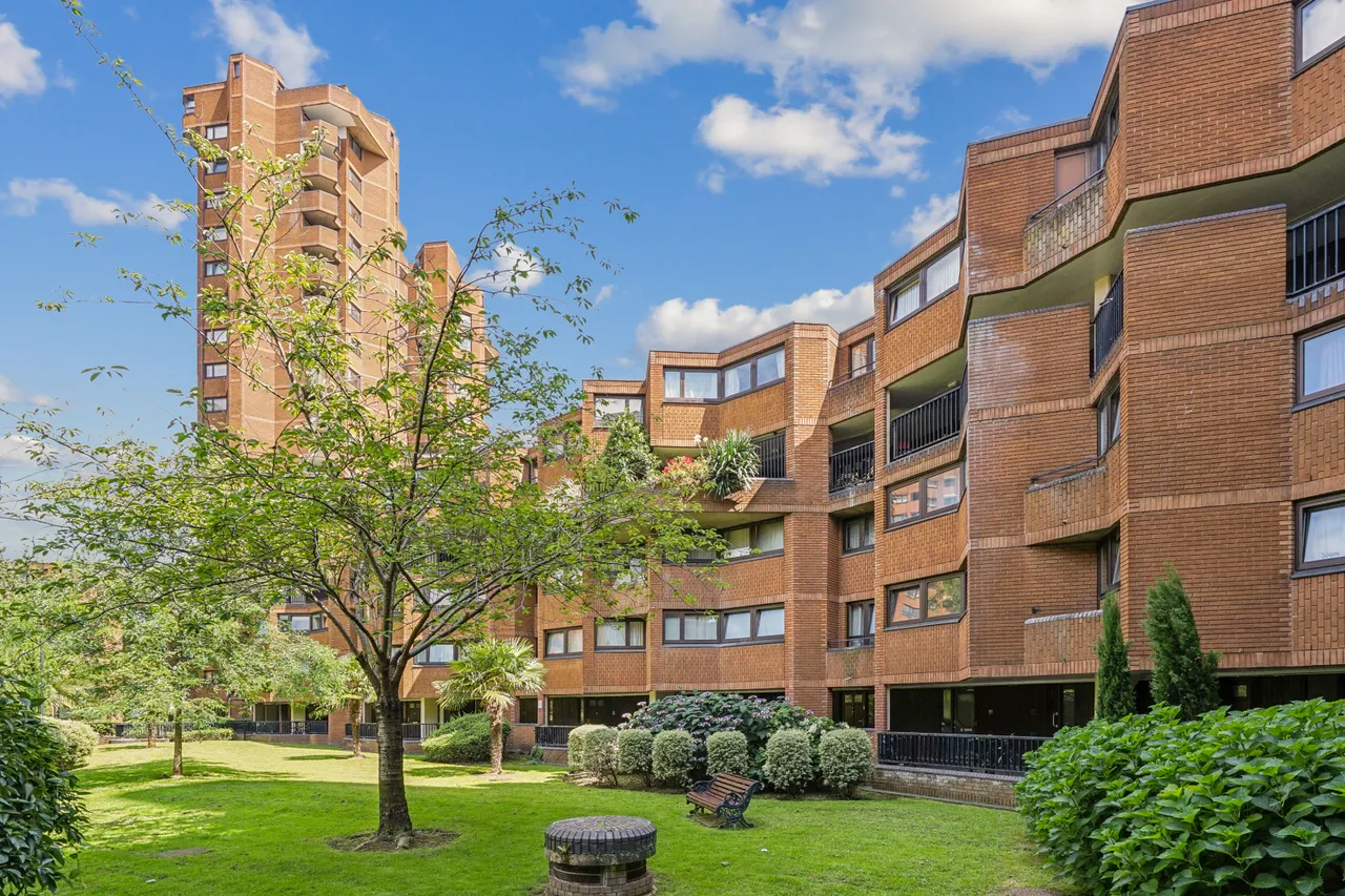 3 bed flat for sale, Blantyre Walk, Worlds End Estate, SW10