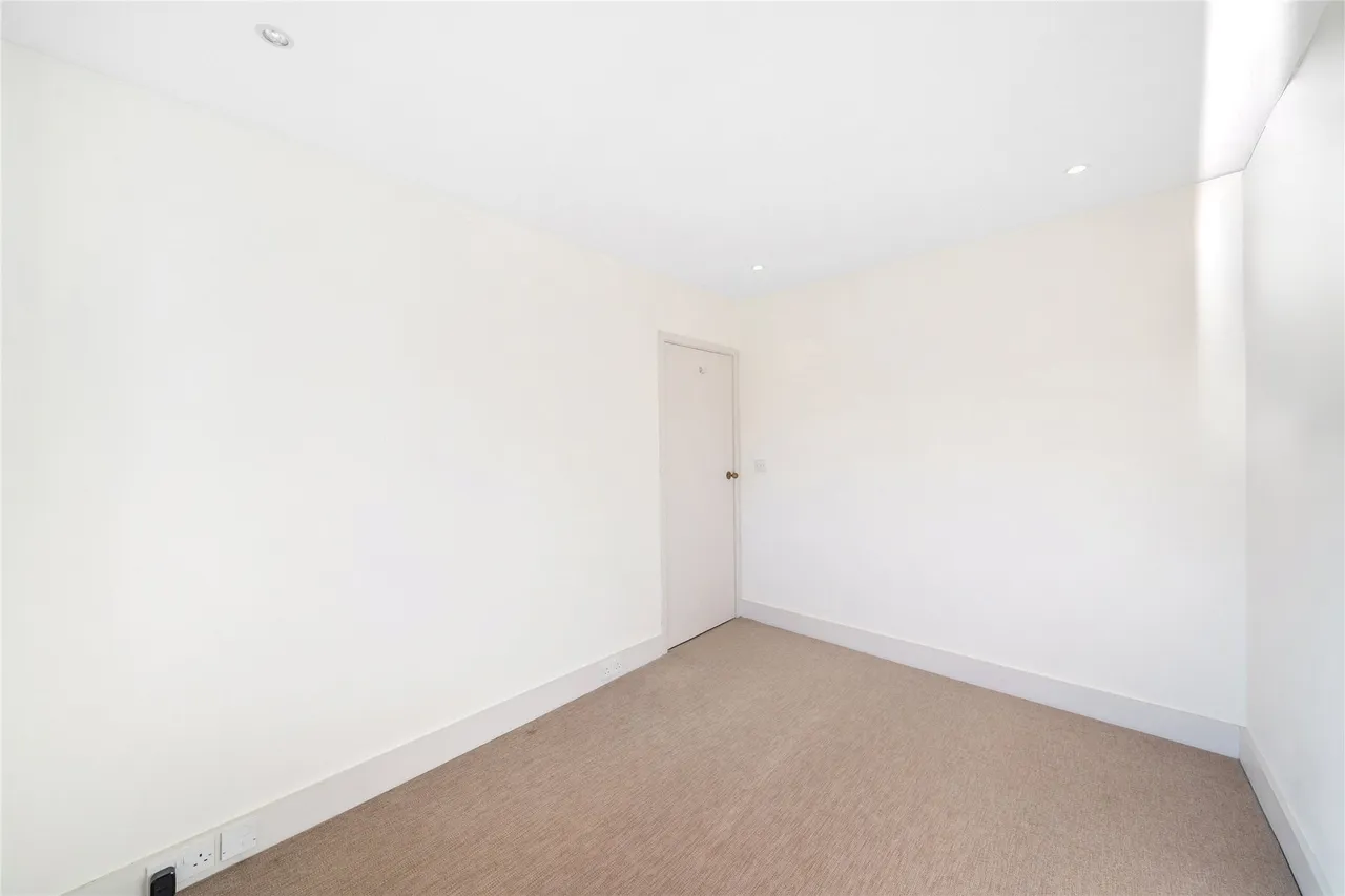 Bedford Road, London, W4, photo 12