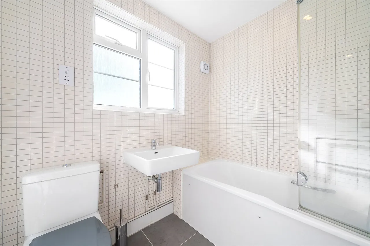 Bedford Road, London, W4, photo 11