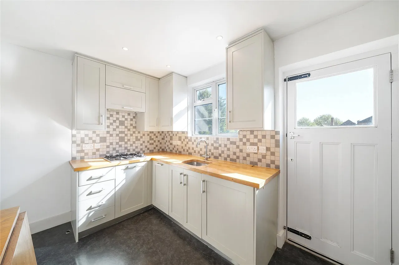 Bedford Road, London, W4, photo 13