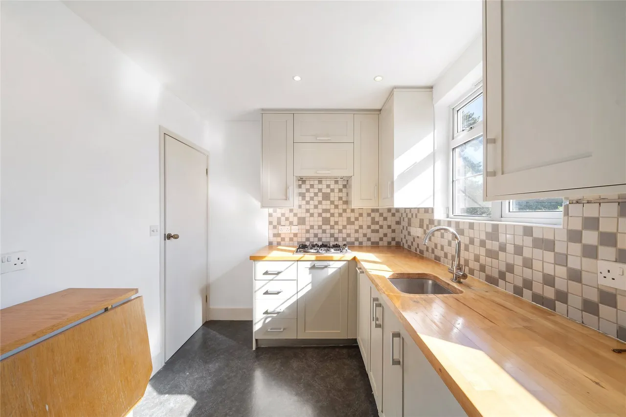 Bedford Road, London, W4, photo 8