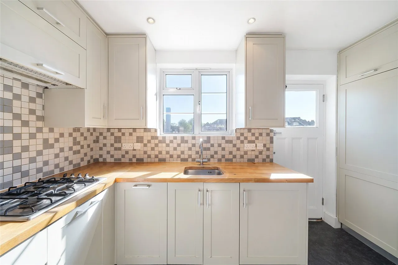 Bedford Road, London, W4, photo 6