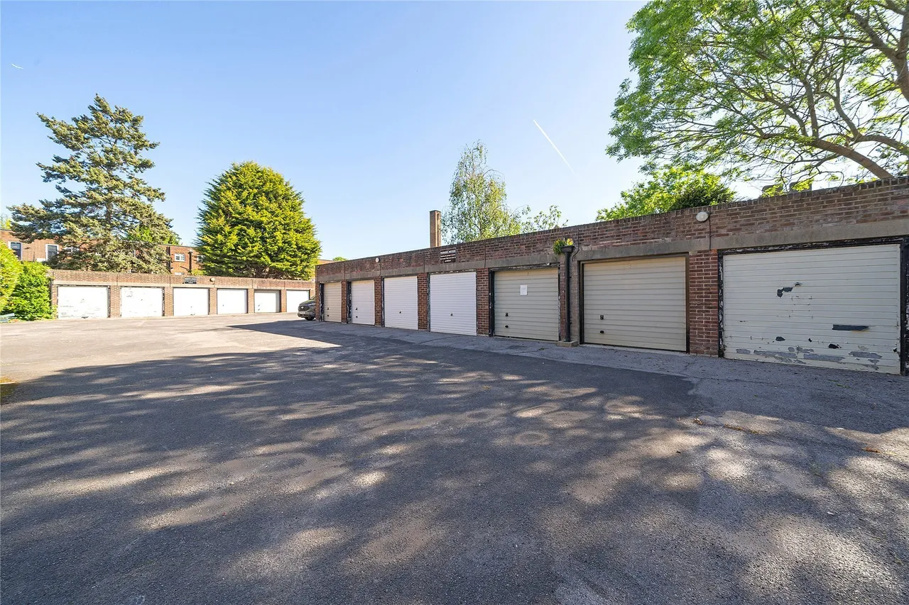 Bedford Road, London, W4, photo 14