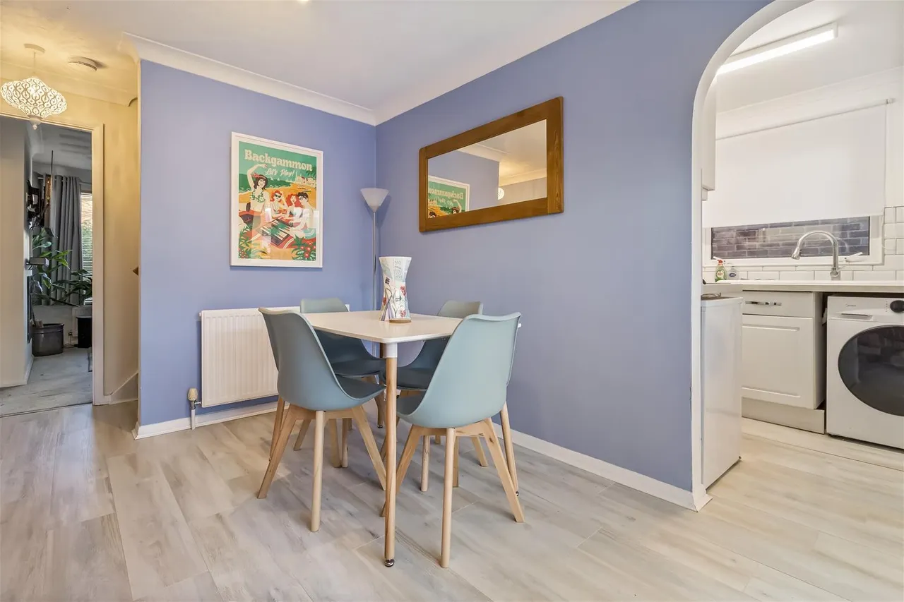 Somerset Close, Worthing, photo 6