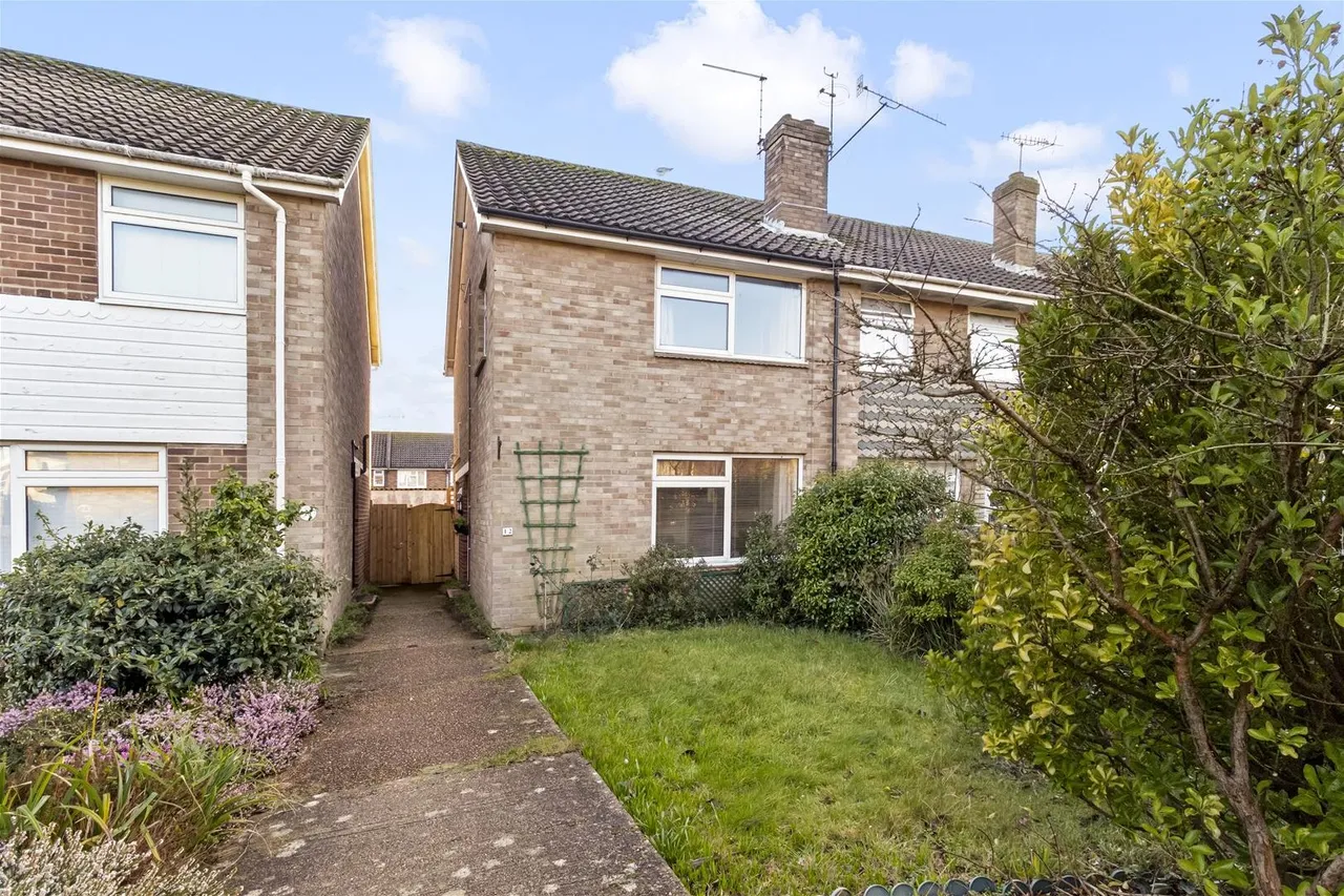 3 bed house for sale — Somerset Close, Worthing