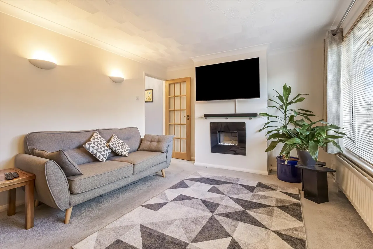 Somerset Close, Worthing, photo 3