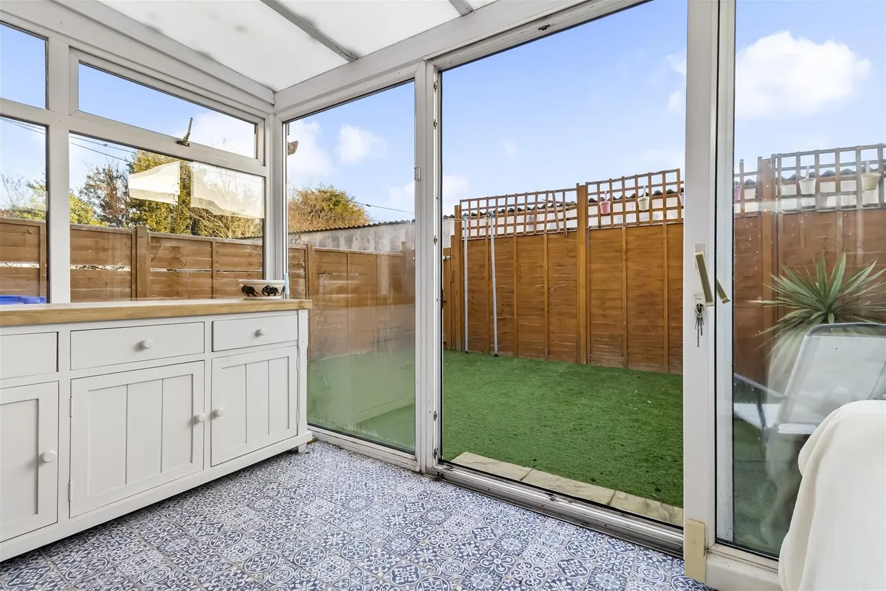 Somerset Close, Worthing, photo 15