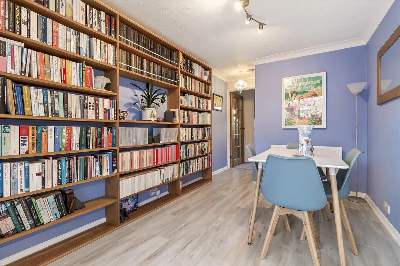Somerset Close, Worthing, photo 7