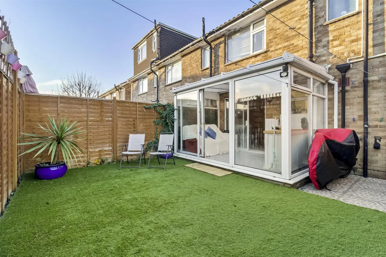 Somerset Close, Worthing, photo 12